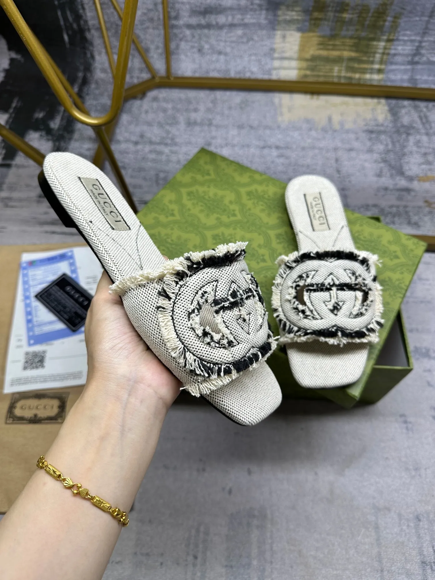 👟👟Ex-factory price 340👟👟 Gucci’s latest popular slippers, beige and green textured fabric, embellished with handwritten GG logo embroidery and handmade tassels, sheepskin lining, size 35-42,